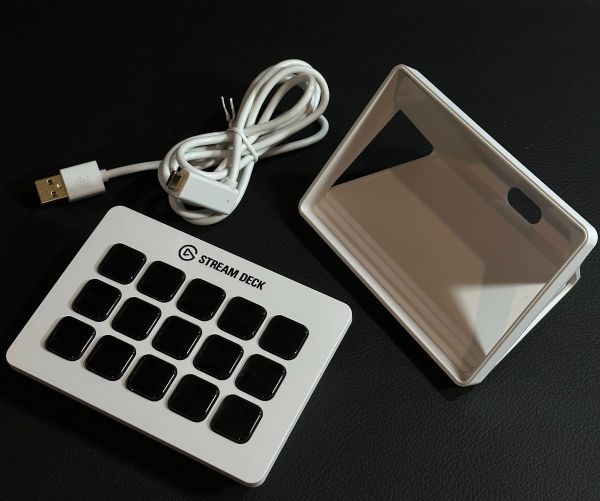 ☆ほぼ未使用 Elgato エルガト Stream Deck MK.2 White 15キー配列