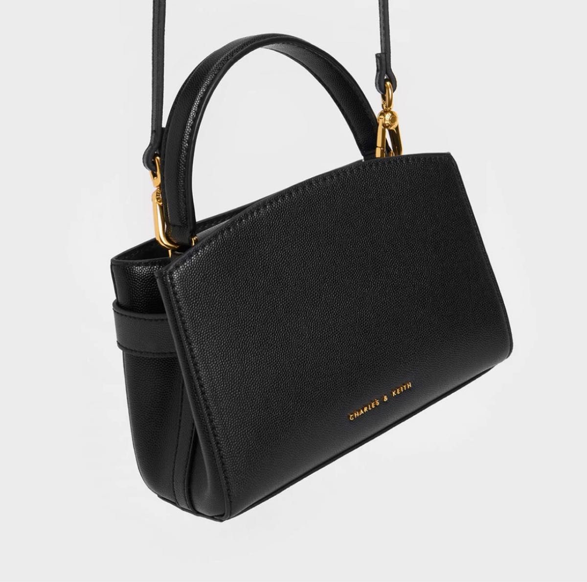 Aubrielle オブリエル メタリックバックルトップハンドルバッグ Aubrielle オブリエル メタリックバックルトップハンドルバッグ