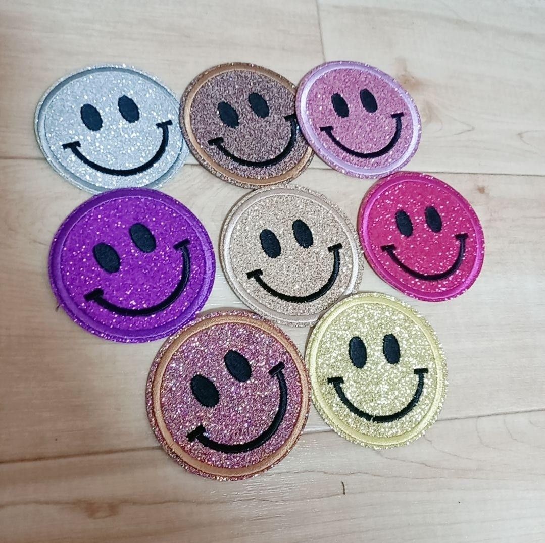 ハンドメイド スマイリー ワッペン 8枚セット アイロンワッペン 刺繍ワッペン SMILE