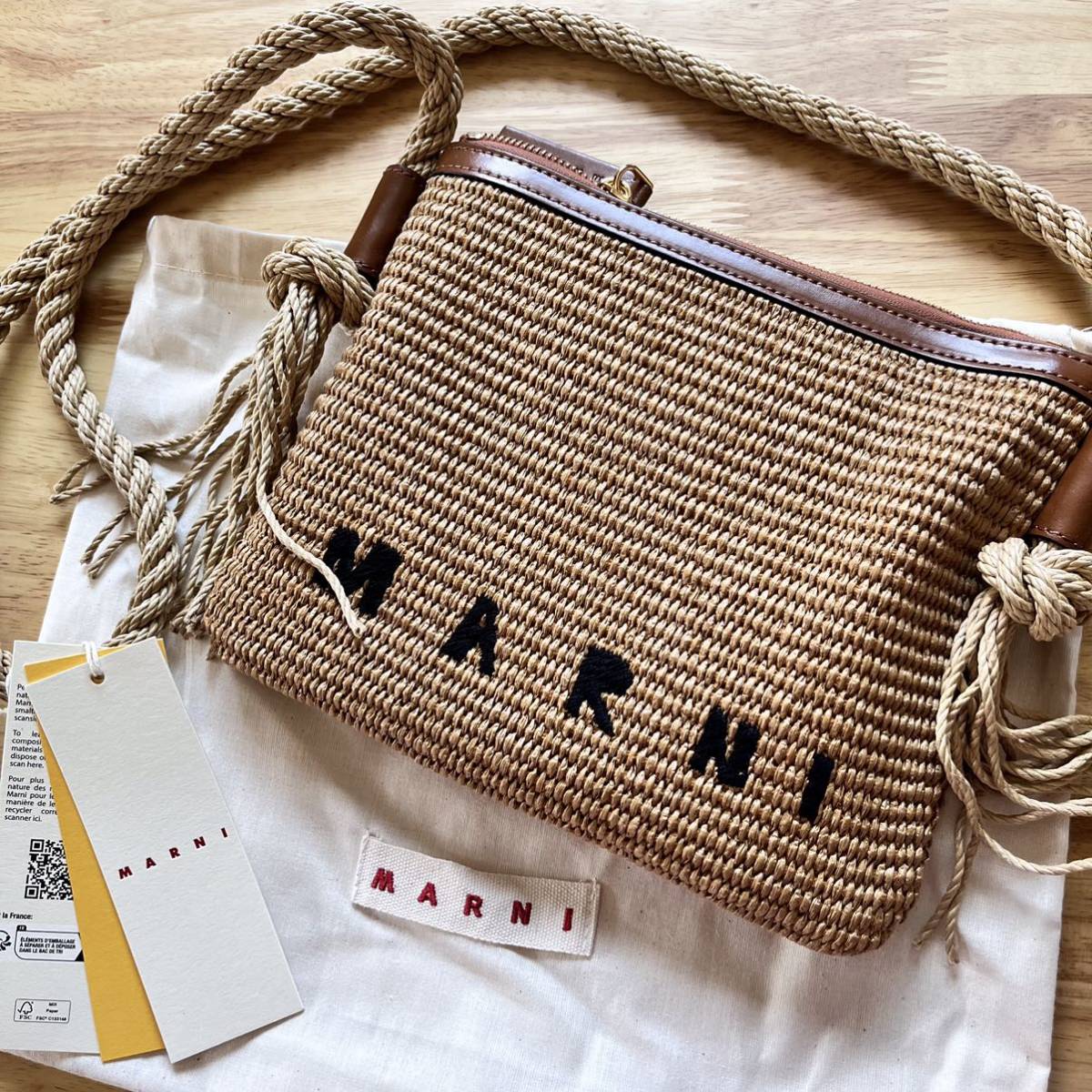 割引クーポン ロゴ入り マルニ 新品◆MARNI ラフィア 本物保証 かごバッグ 全てのタグ付き 保存袋 ショルダーバッグ 外箱 ロープ ショルダー マルセル かばん、バッグ 割引クーポン ロゴ入り マルニ 新品◆MARNI ラフィア 本物保証 かごバッグ 全てのタグ付き 保存袋 ショルダーバッグ 外箱 ロープ ショルダー マルセル かばん、バッグ