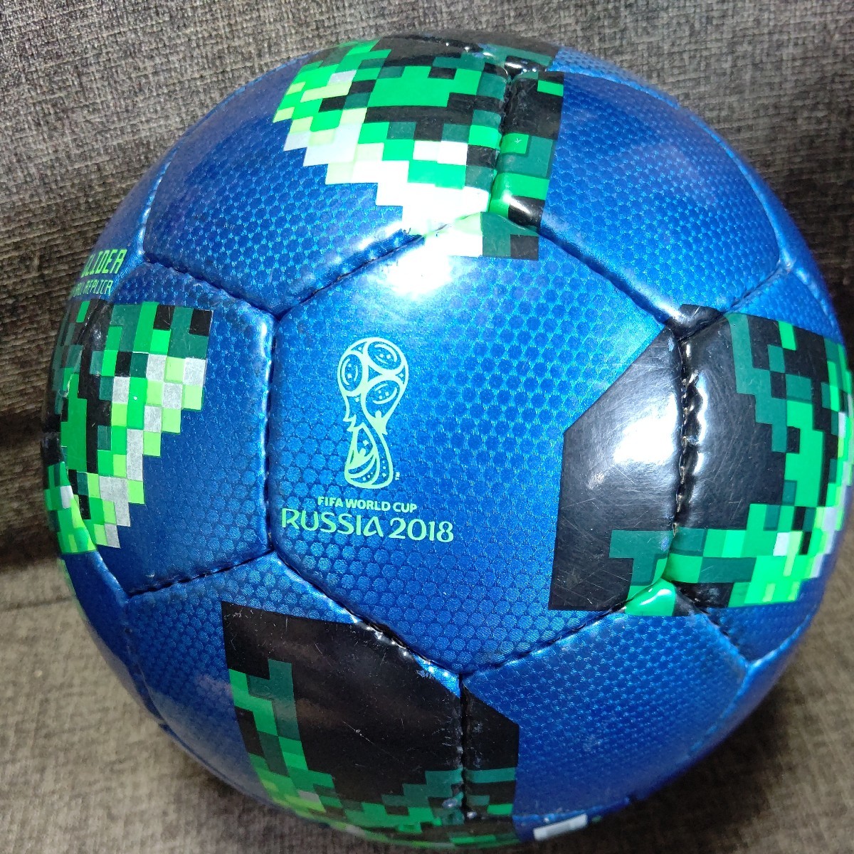 adidas　アディダス　２０１８年サッカーワールドカップ　ロシア大会　５号球　テルスター18　グライダー　試合球レプリカ　FIFA公認球　_画像2