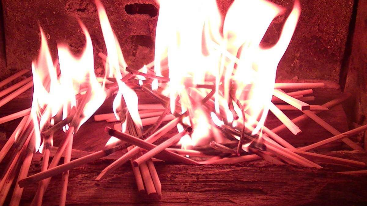 ロケットストーブ　薪ストーブ　竹の割り箸２１ｃｍ　 焚き付け　１０キロ以上　焚きつけ　キャンプ　薪_画像1
