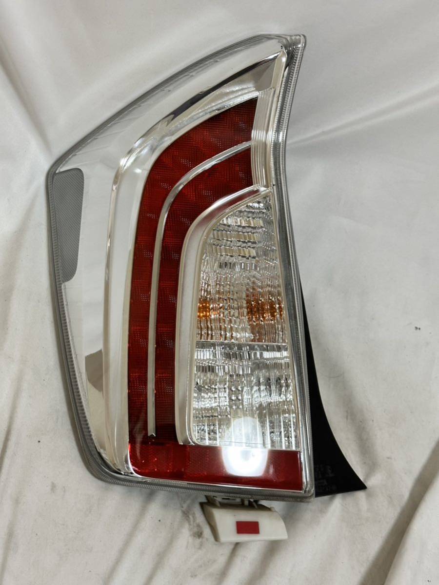 ZVW30 後期 プリウス 左テールランプ 左テールライト 左側 ZVW30 後期 プリウス 左テールランプ 左テールライト 左側