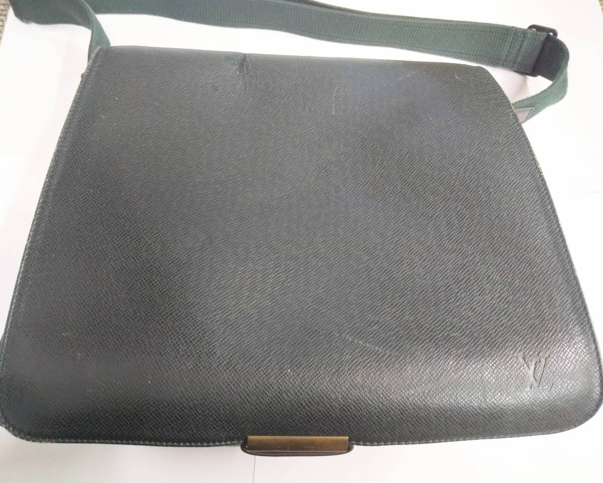 Louis Vuitton タイガ ヴィクトール ショルダーバッグ エピセア 斜め掛け鞄 メンズ