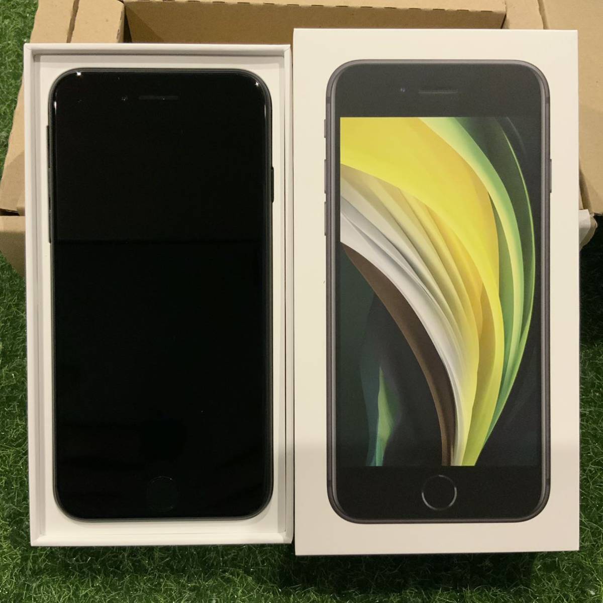 美品】Apple iPhone SE 64GB SIMフリー 利用制限○ 一括購入 ブラック