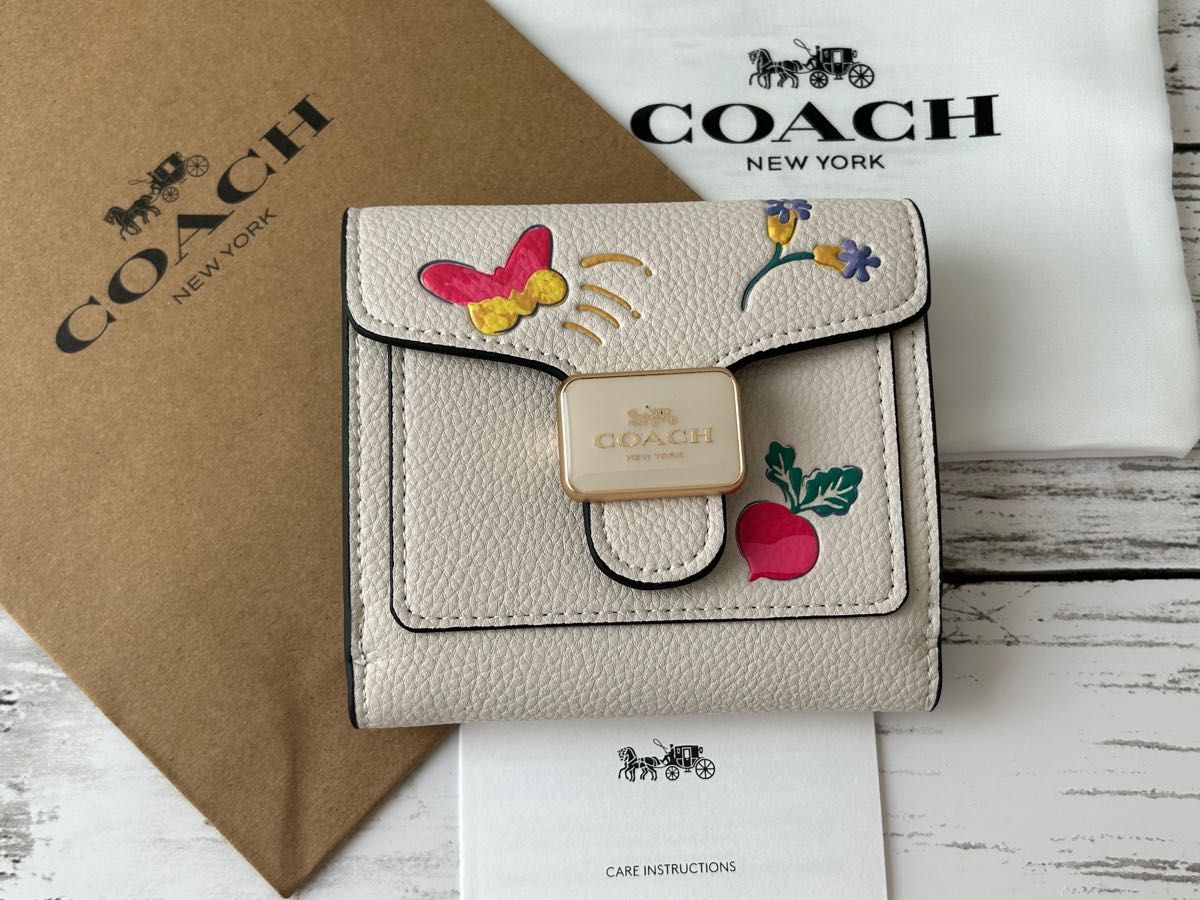 新品未使用】COACH コーチ二つ折り財布 ホワイトプレゼントおすすめ