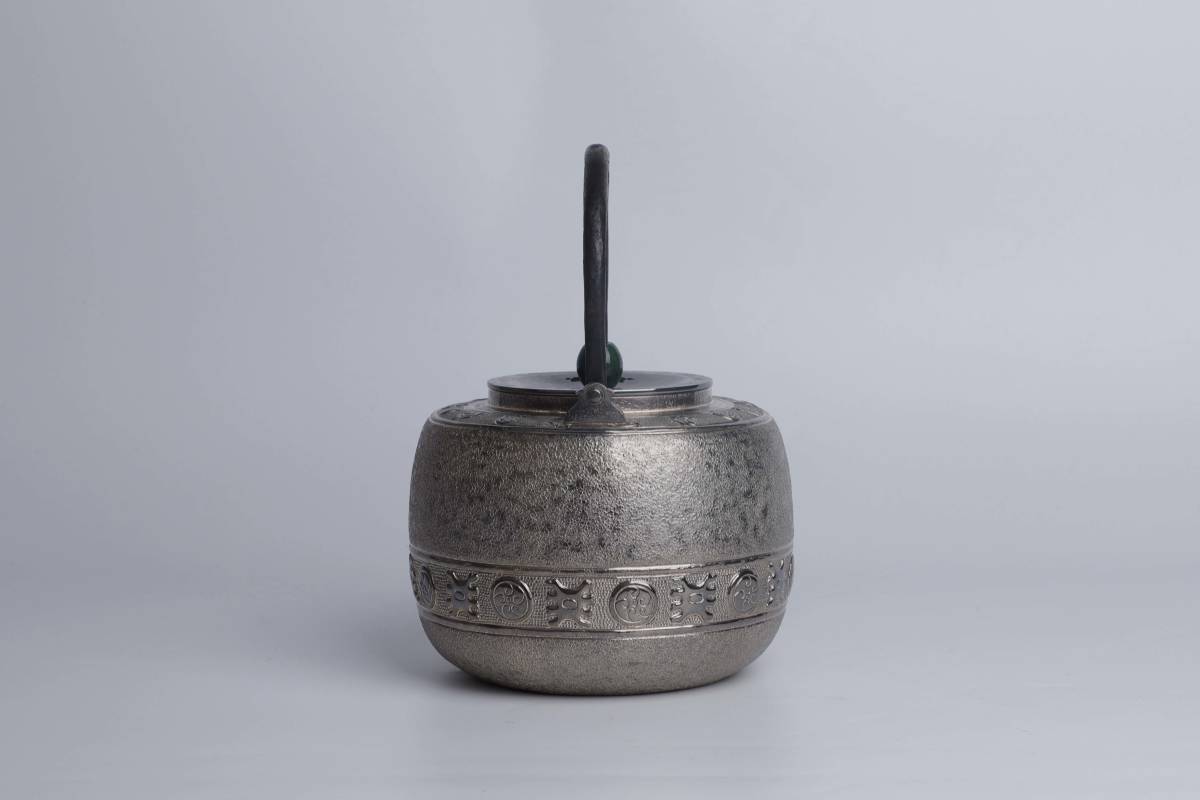 純銀保証 蔵六造 青銅器紋 虫食提手 湯沸 銀瓶 時代物 古美術品 煎茶道具_画像4