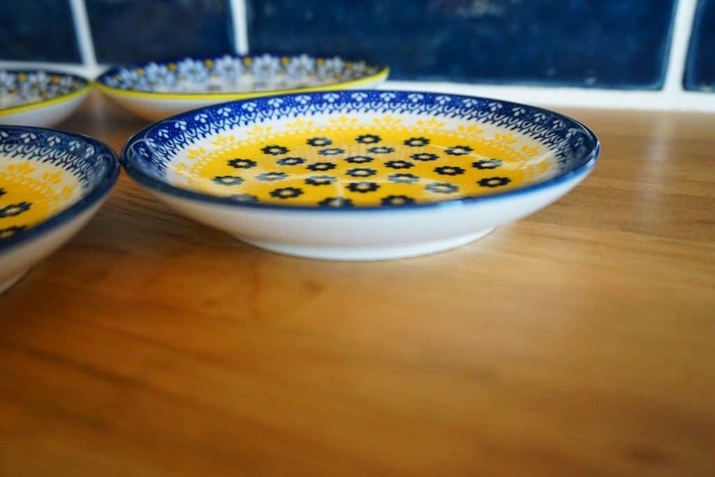 【新品】黄色　ポタリー風食器4枚セット  平皿  取り皿  花柄  北欧風食器　ポーランド風食器