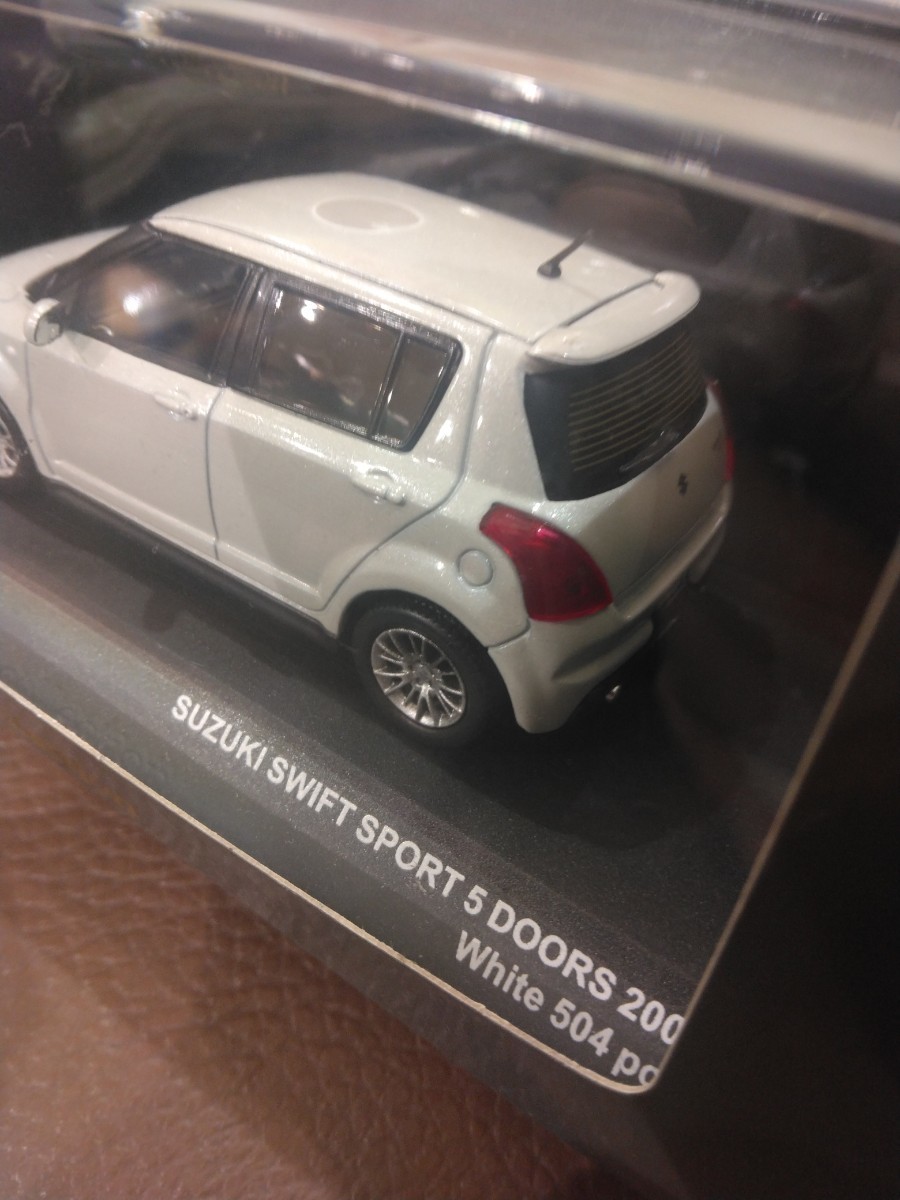 レア J-collection 1/43 スズキスイフトスポーツ 2006 ホワイト SUZUKI 初代 前期型 zc31s スポーツカー 白 コンパクト ミニカー 名車 国産_画像3