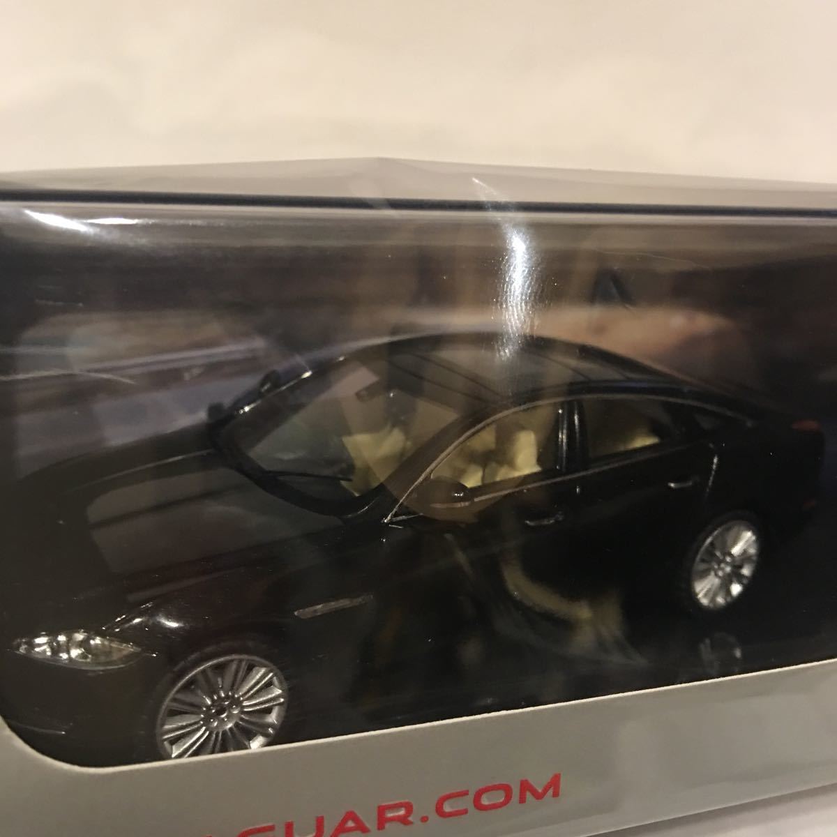 希少 JAGUAR ディーラー特注 ixo 1/43 ジャガー XJ ブラック・アメジスト 黒色 ミニカー モデルカー_画像9