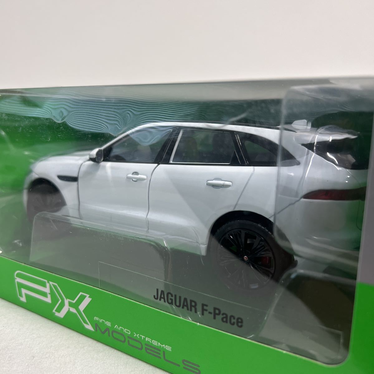 WELLY FX MODELS 1/24 JAGUAR F-PACE White Welly Jaguar Fpe chair white minicar model car F pace 