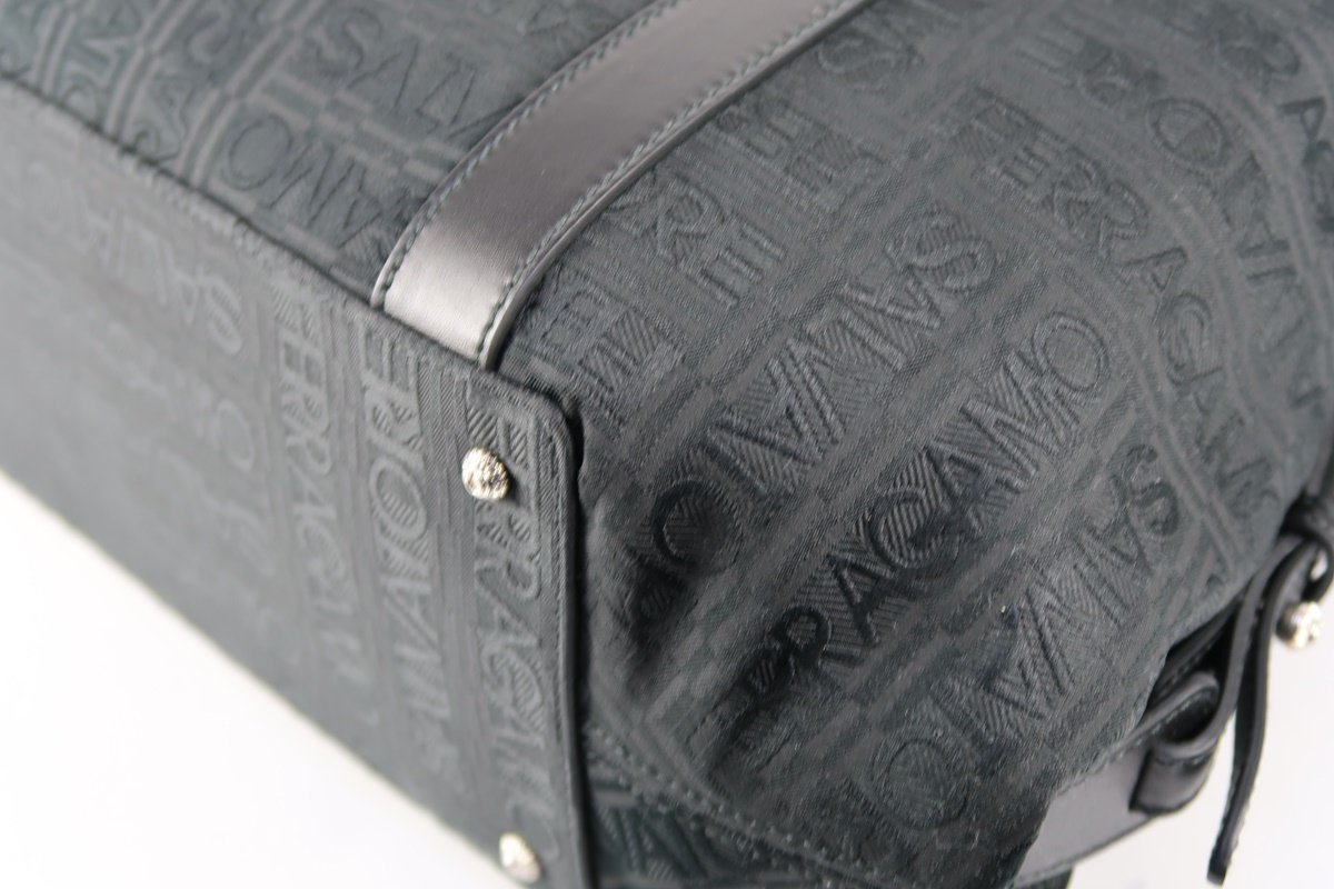 【超美品】Ferragamo フェラガモ キャンバス ハンドバッグ ブラック ブランド鞄【OS86】_画像5