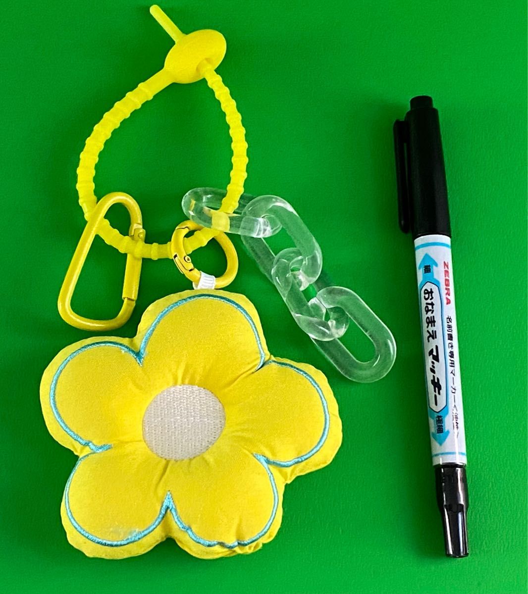 未使用 フラワー バッグチャーム イエロー　カラフル 花 キーホルダー キーチャーム ふわふわ 