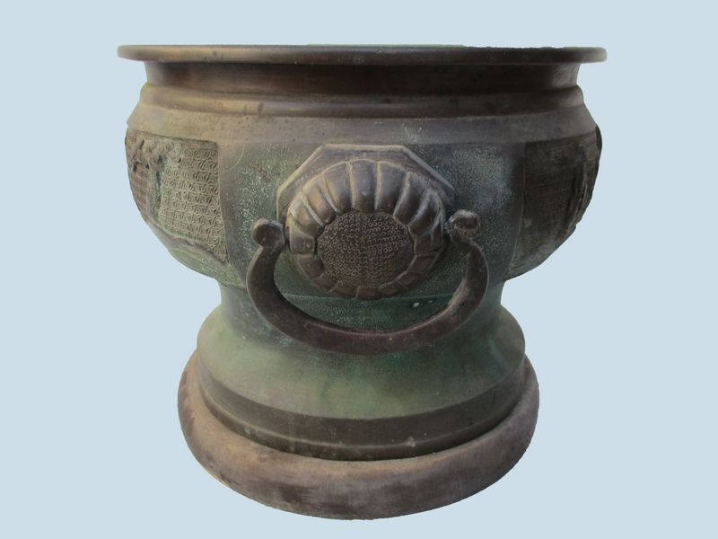 60％OFF】 時代 古い 火鉢 □手あぶり 真鍮か銅 □松 中国柄彫刻 灰