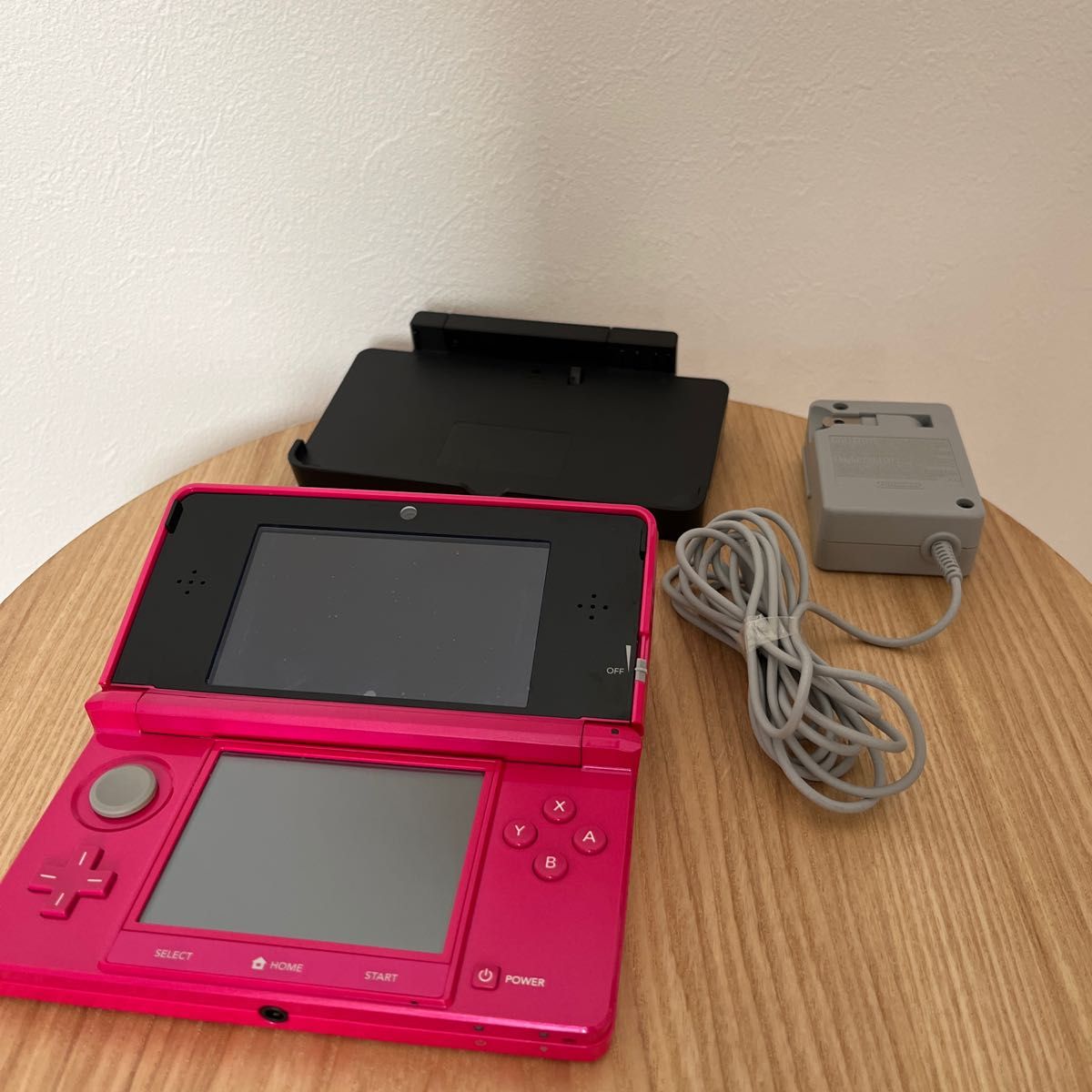 Nintendo 3DS ニンテンドー 本体 グロスピンク Nintendo 3DS ニンテンドー 本体 グロスピンク