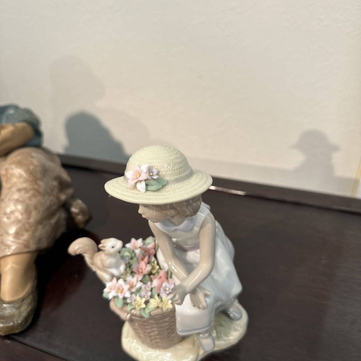 LLADRO リヤドロ No.6825 森の出会い少女とリス