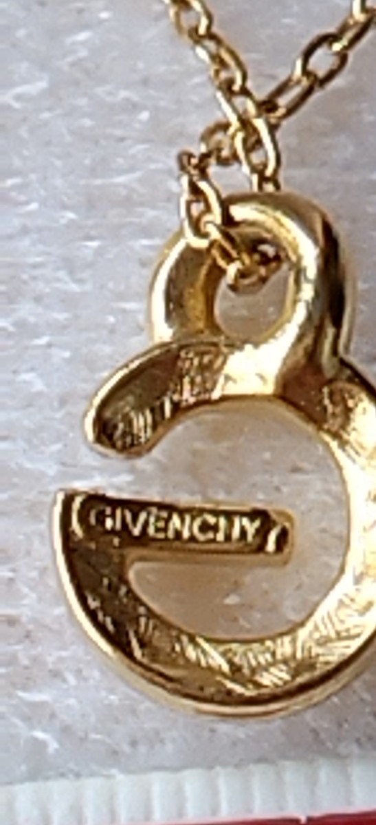 GIVENCHYji van si.G Logo подвеска колье Gold цвет колье 