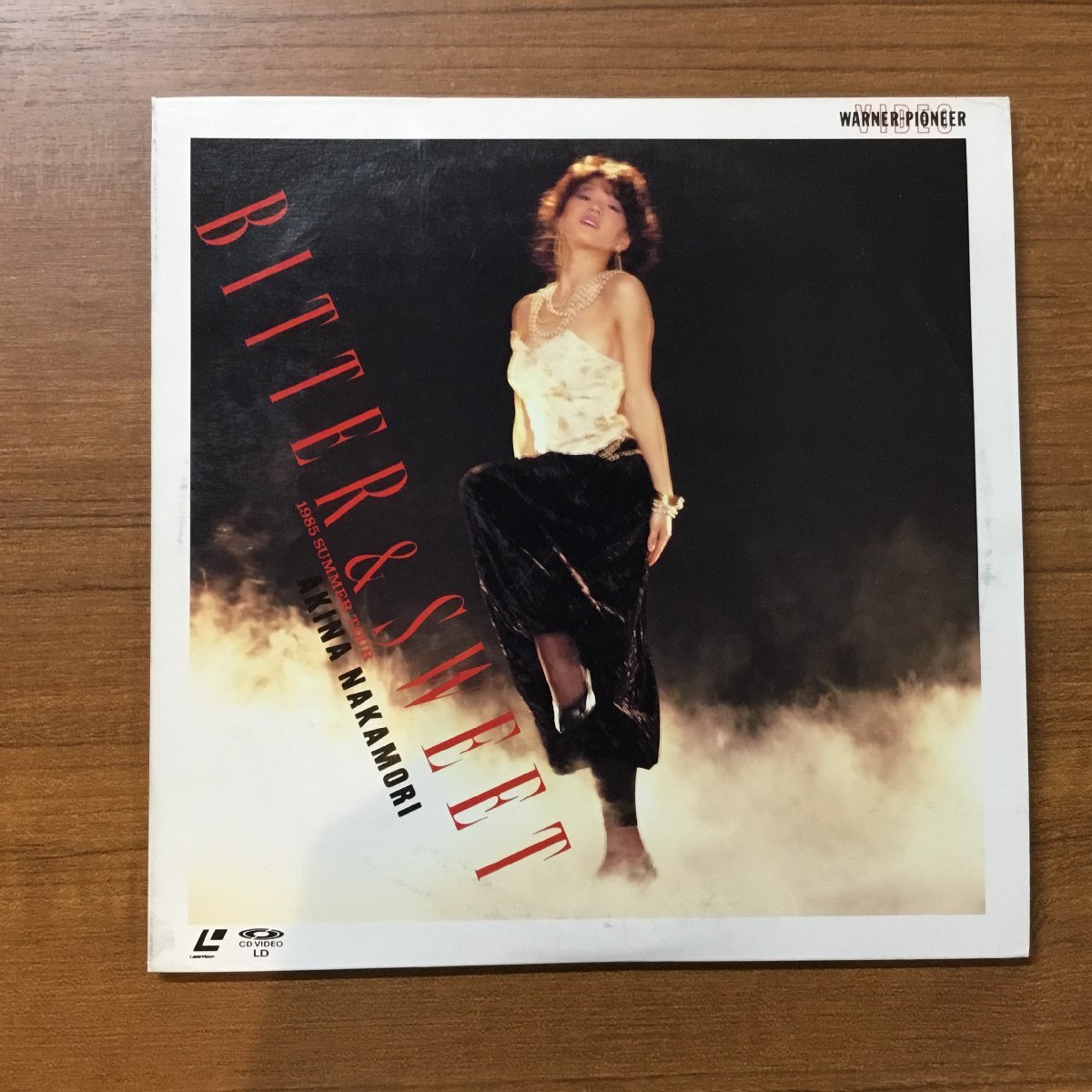 レーザーディスク 10インチジャケット ◇ 中森明菜 / BITTER & SWEET 1985 SUMMER TOUR (LD) 30PL-2001_画像1