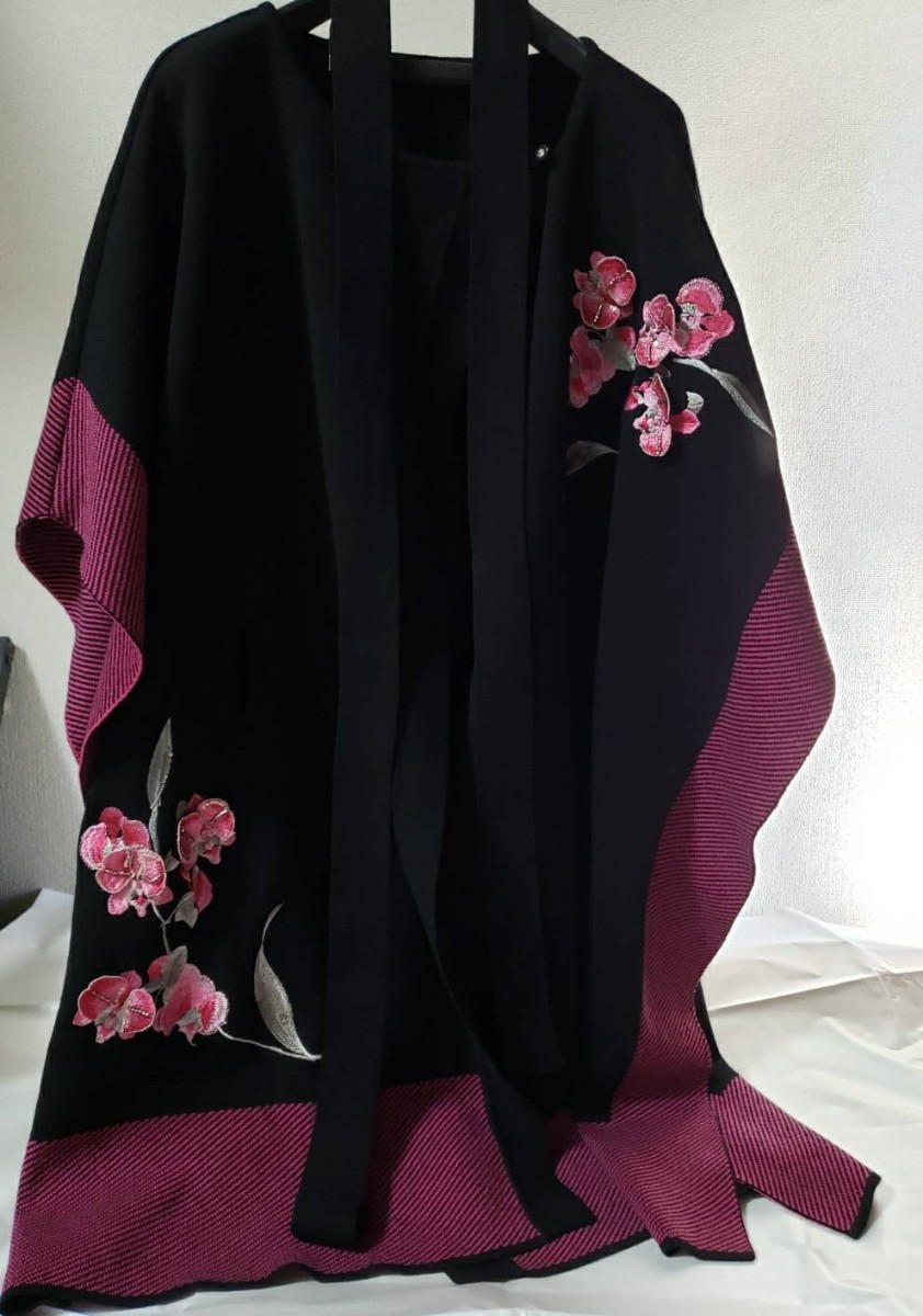 レオナールのカシミヤ100の大判ポンチョ レオナールのカシミヤ100の大判ポンチョ