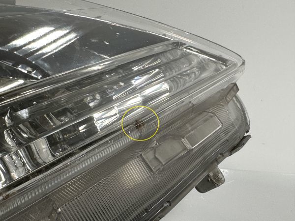 クラウンマジェスタ UZS186 UZS187 前期 純正 右ヘッドライト HID クローム 81110-30B00 81110-30F10 30-315 H 85967-50020 管理19330h17_レンズ内側/汚れ 1cm