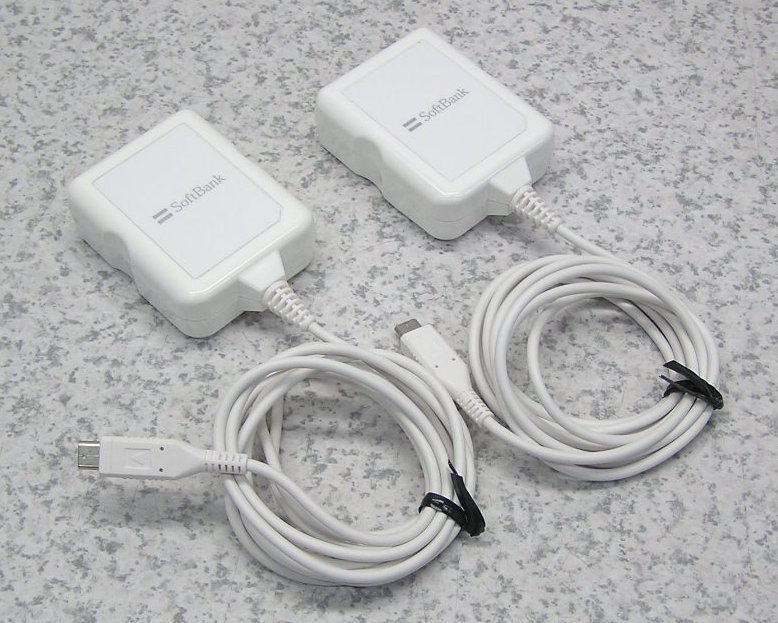 ■4セット入荷 SoftBank/ソフトバンク SB-AC13-HDMU/WH スマートフォン用 microUSB充電ACアダプタ microUSB(Bタイプ） 2個セット 送料無料_画像2