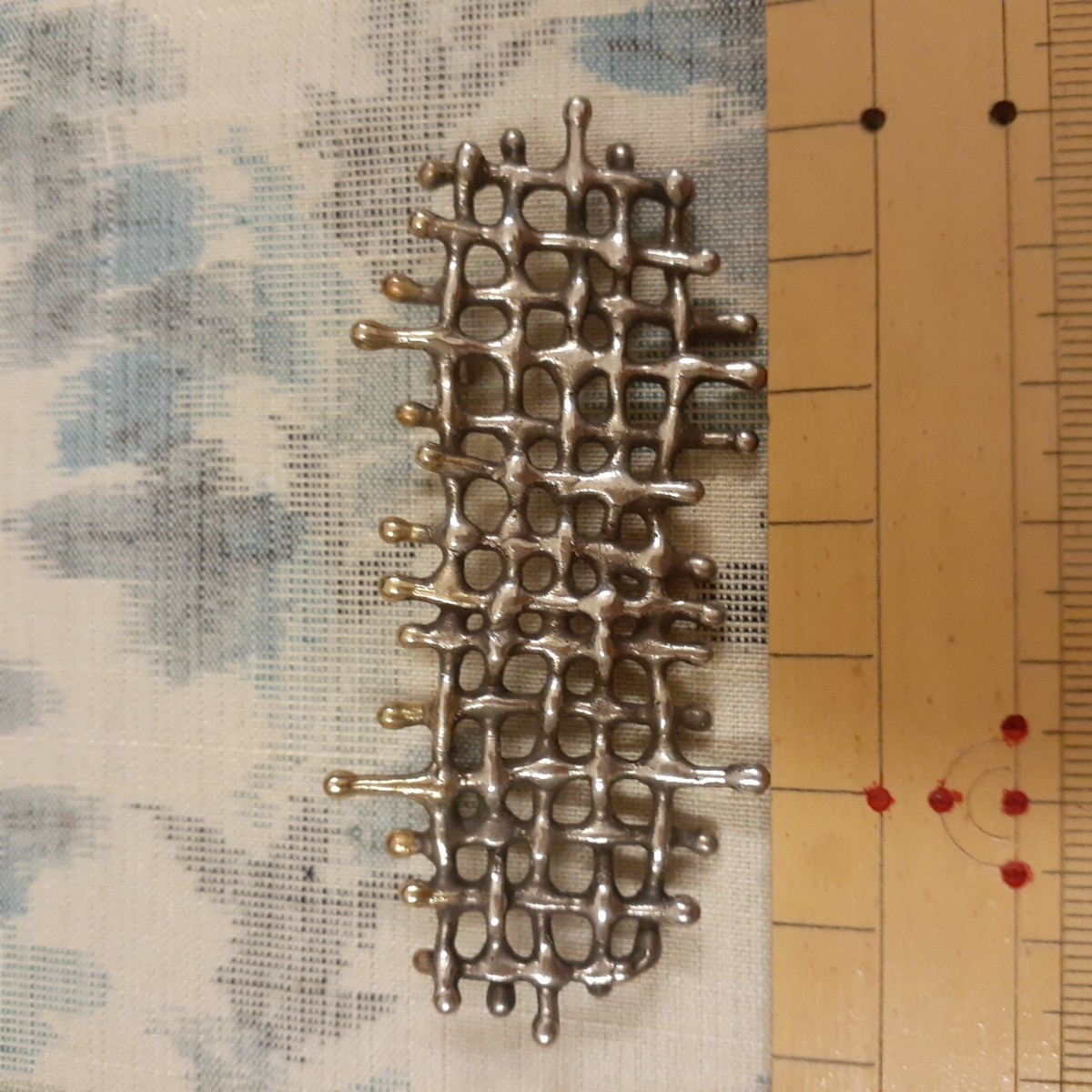鋳銀 ブローチ 作家物 約21 21g 約7 2cm×3 3cm×1cm 刻印なし 共 鋳銀 ブローチ 作家物 約21 21g 約7 2cm×3 3cm×1cm 刻印なし 共
