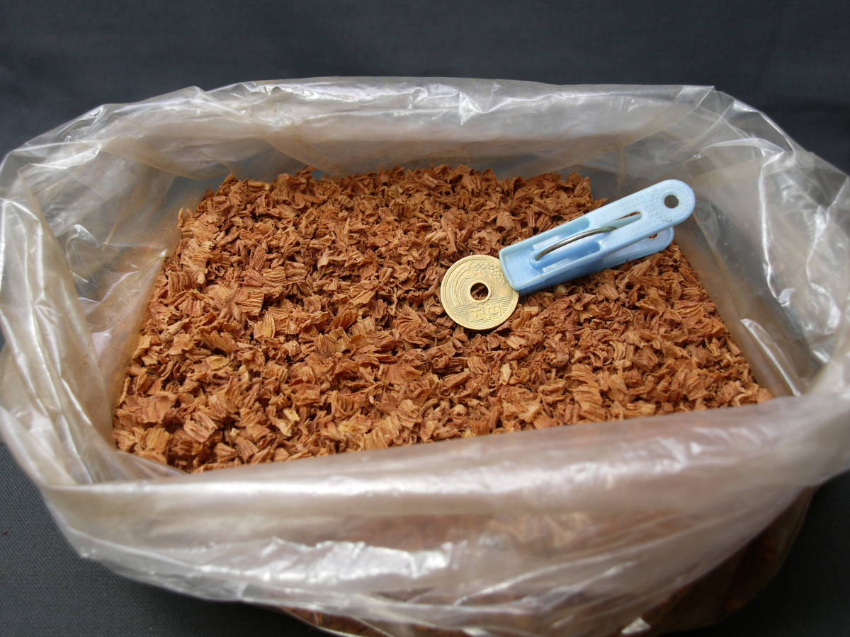 【新品】 香水 匂い袋 刻み~粉末 徳用サイズ 数珠抜き端材 1000グラム アフリカ産 香木 白檀 線香 伽羅 沈香 〈 関連検索 昭和 茶道 香道 線香 【新品】 香水 匂い袋 刻み~粉末 徳用サイズ 数珠抜き端材 1000グラム アフリカ産 香木 白檀 線香 伽羅 沈香 〈 関連検索 昭和 茶道 香道 線香