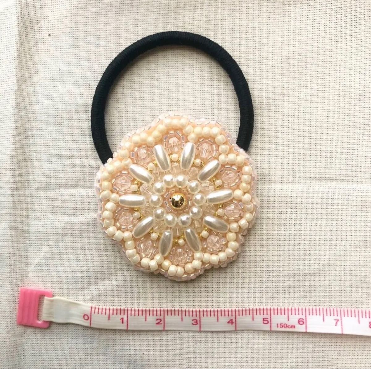 ビーズ刺繍　ヘアゴム　ピンク　パール　お花　フラワーモチーフ　お呼ばれ　ヘアアクセサリー　かわいい