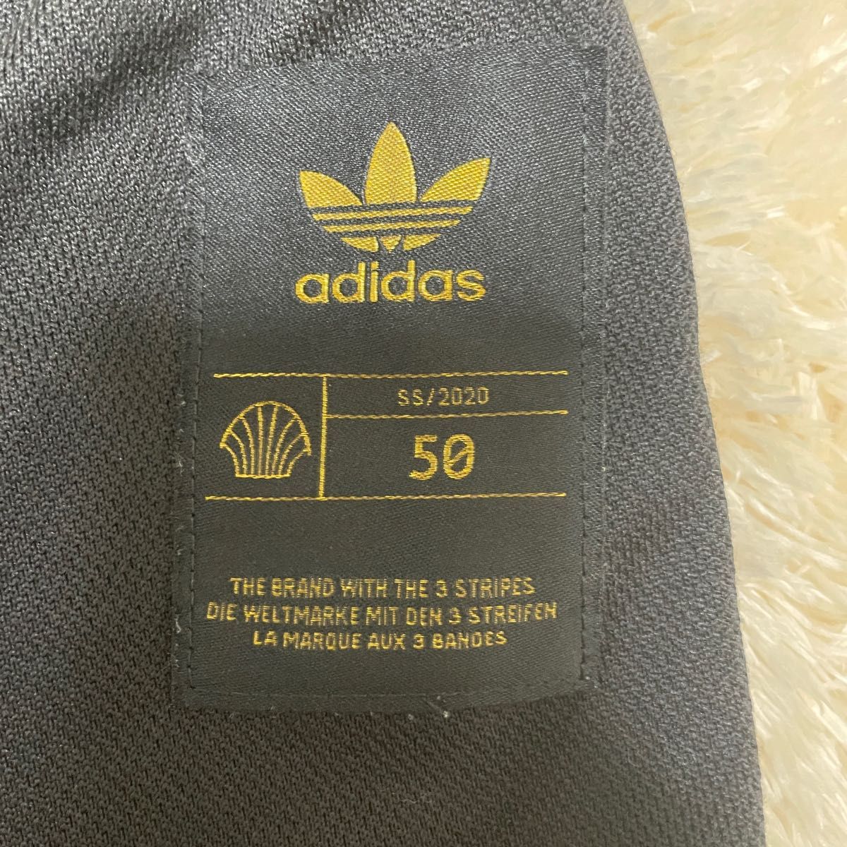 adidas 黒×金 スーパースター トラックパンツ メンズL ジャージ adidas 黒×金 スーパースター トラックパンツ メンズL ジャージ