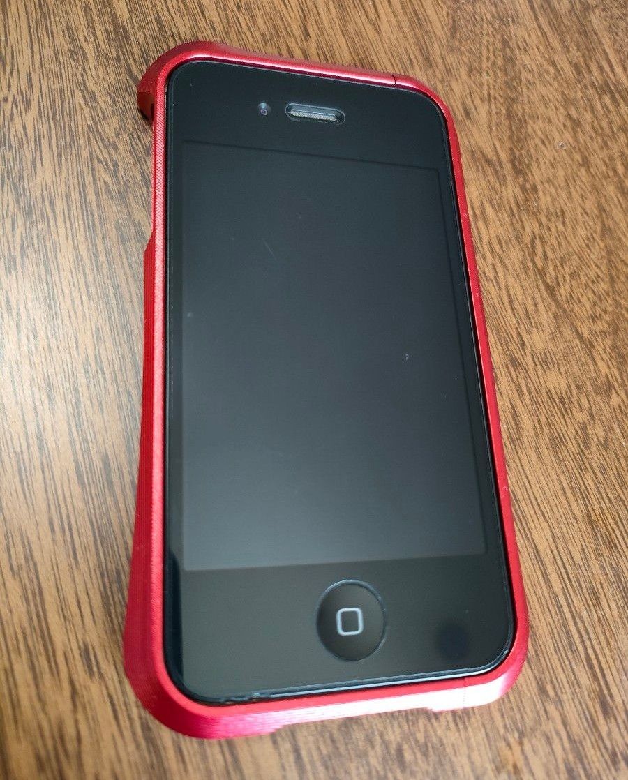 iPhone4専用アルミバンパー(赤と黒)付き