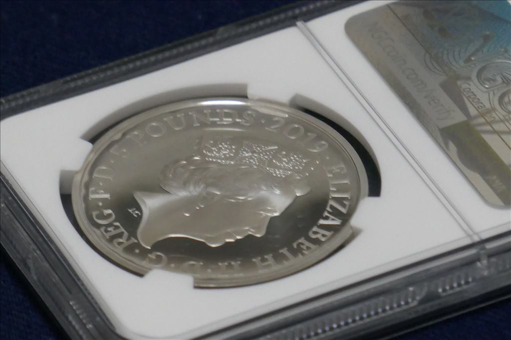 ♪　【送料無料】２０１９ 英国 ロンドン塔 ワタリガラス ５ポンド銀貨 プルーフ ＮＧＣ ＰＦ７０ ＵＣ ファーストリリース　♪_画像6