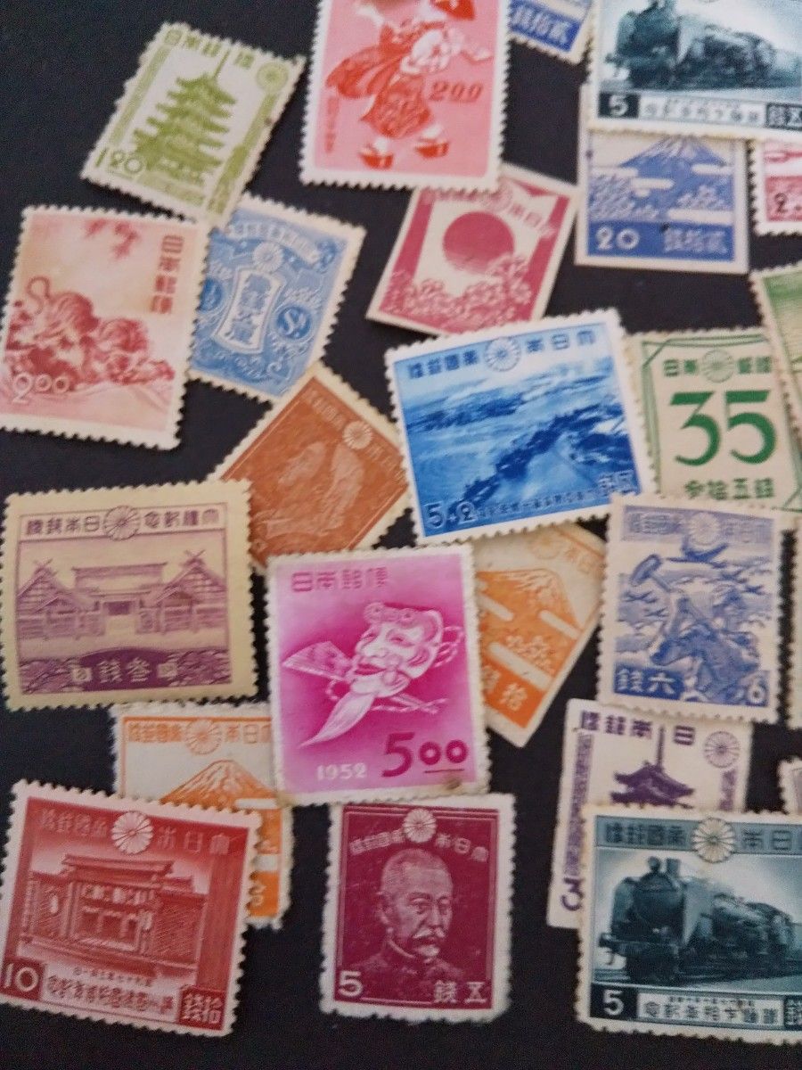 戦前、戦後記念＆普通＆年賀切手（お得）セット　50枚以上　1925年から1952年発行　二級品（P）