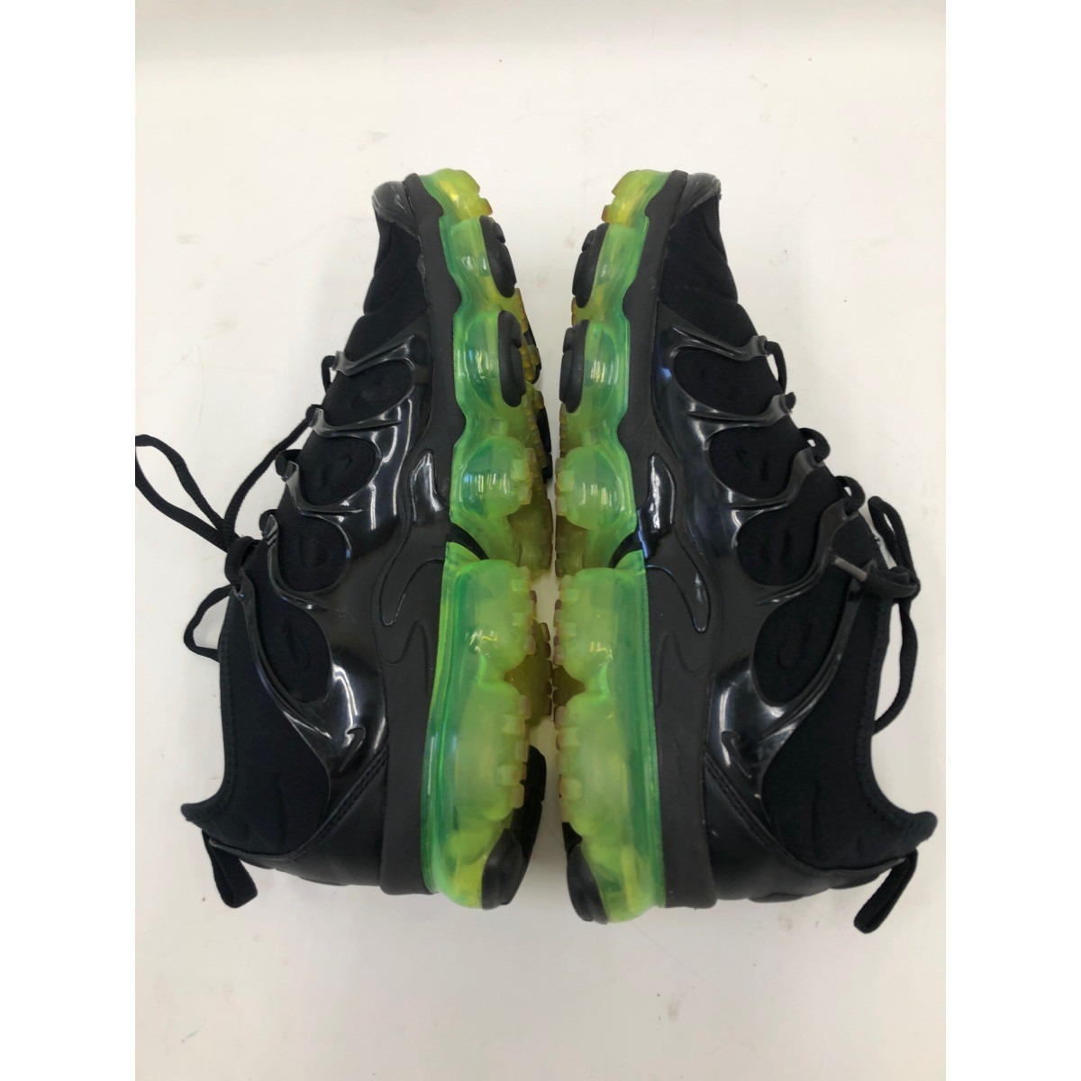 〇〇 NIKE ナイキ 靴 AIR VAPORMAX PLUS 27.0cm 924453-015 ブラック×グリーン 傷や汚れあり_画像4