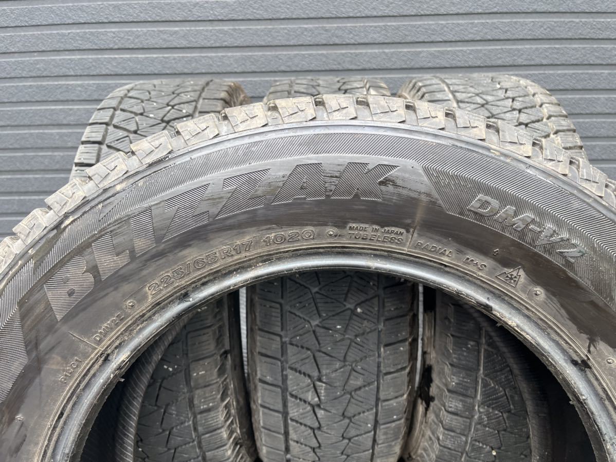 T565 中古タイヤ 225/65R17 BRIDGESTONE BLIZZAK DM-V2 ブリヂストン ブリザック 冬タイヤ スタッドレス バリ山 4本セット_画像7