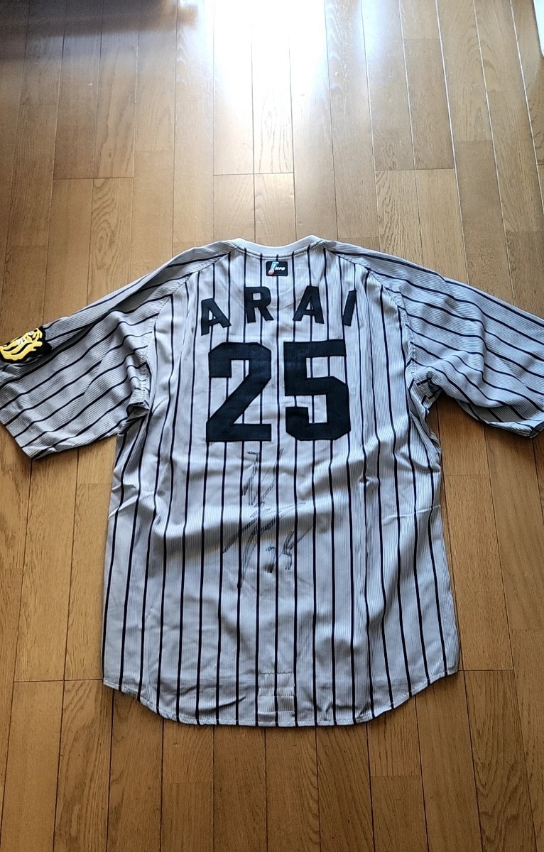 阪神タイガース 25 新井貴浩選手 2009年実使用 直筆サイン入り 阪神タイガース 25 新井貴浩選手 2009年実使用 直筆サイン入り