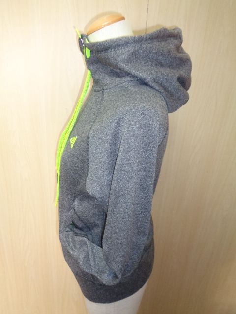 b622◆adidas Climawarm ジップアップパーカー◆アディダス Mサイズ ダークグレー ポリ素材 サムホール ロゴ刺繍入り フーディ 5H_画像3