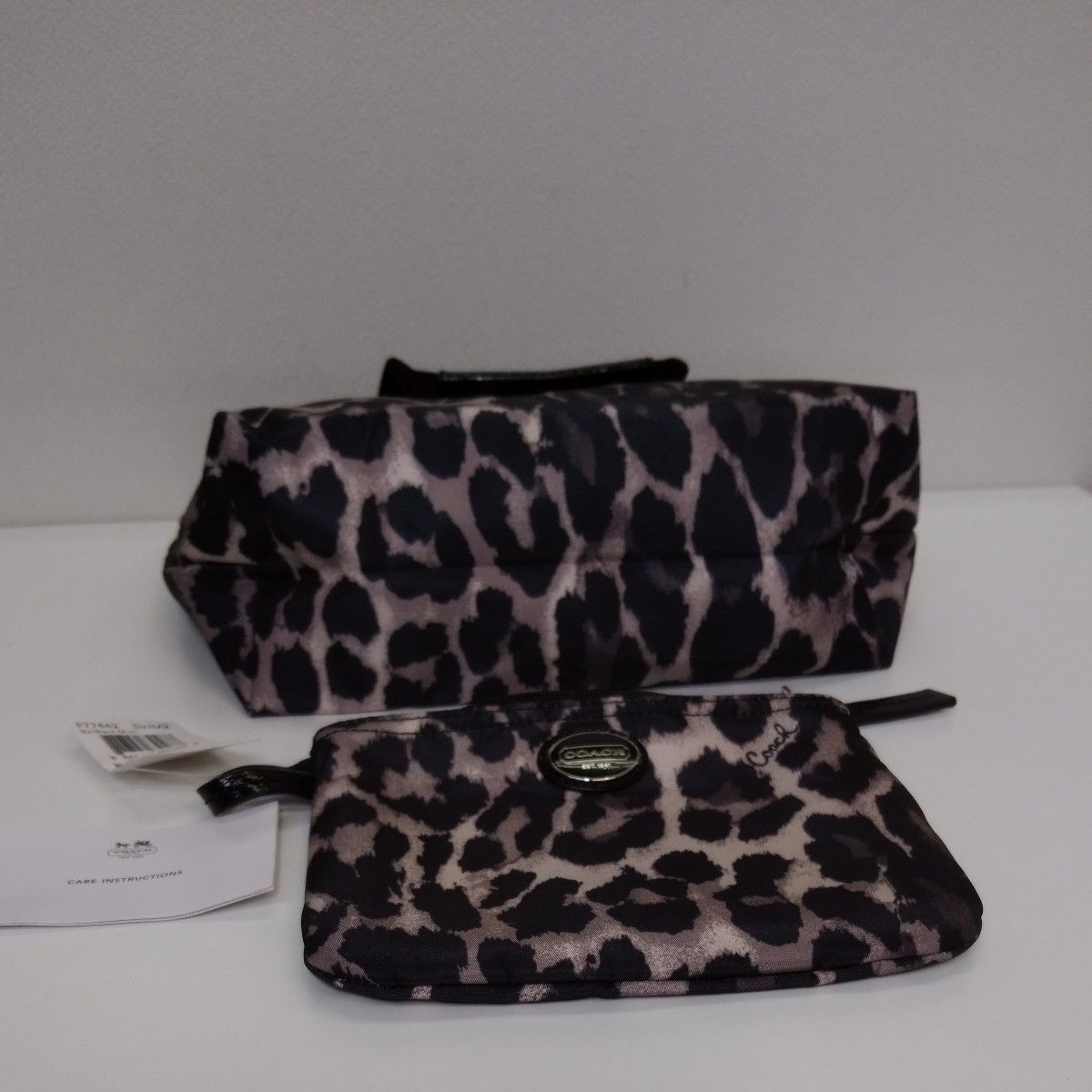 【日本未発売・未使用品】COACH コーチ オセロット柄 スモール ナイロン トート 収納ポーチ付 F77442