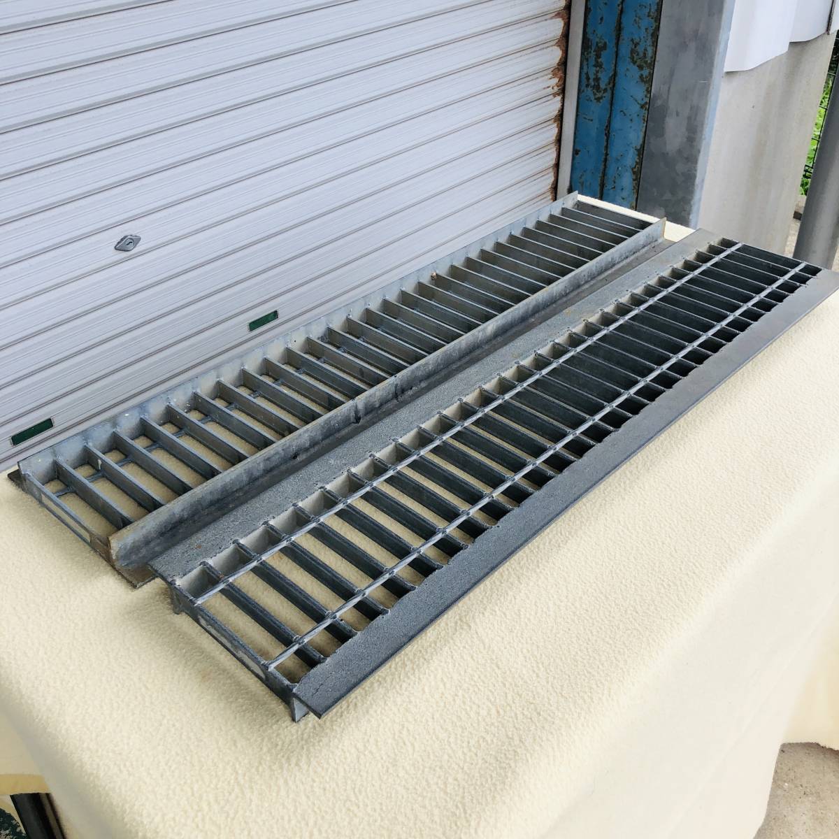 世界的に H JIS 2本セット グレーチング U字溝 AH15★オーエム工業(株)★ 8641 2 中古 995×240mm 溝蓋 側溝 工事用材料 世界的に H JIS 2本セット グレーチング U字溝 AH15★オーエム工業(株)★ 8641 2 中古 995×240mm 溝蓋 側溝 工事用材料