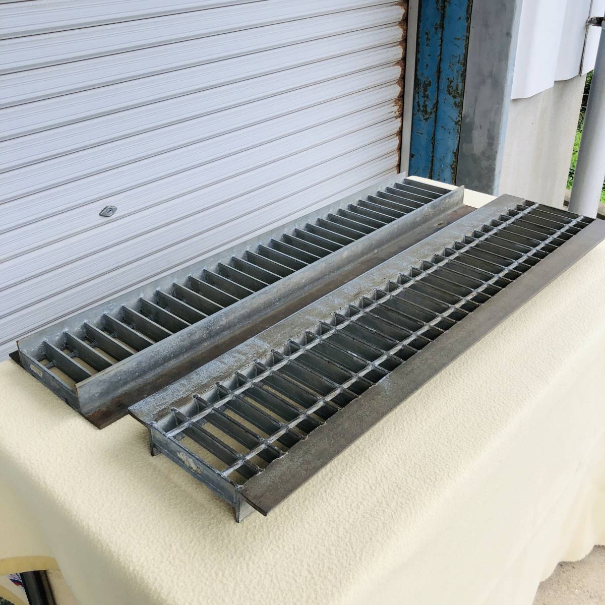 【激安大特価!】 AH24★オーエム工業(株)★ 6 中古 995×255mm 溝蓋 側溝 8641 H JIS 2本セット グレーチング U字溝 工事用材料 【激安大特価!】 AH24★オーエム工業(株)★ 6 中古 995×255mm 溝蓋 側溝 8641 H JIS 2本セット グレーチング U字溝 工事用材料
