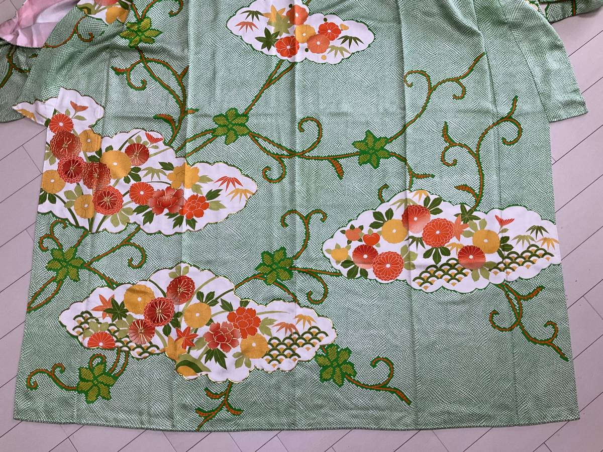 #E2150# used beautiful goods # silk # green color aperture stop manner . writing . flower pattern hand embroidery . long-sleeved kimono # height 163.64 coming-of-age ceremony wedding 