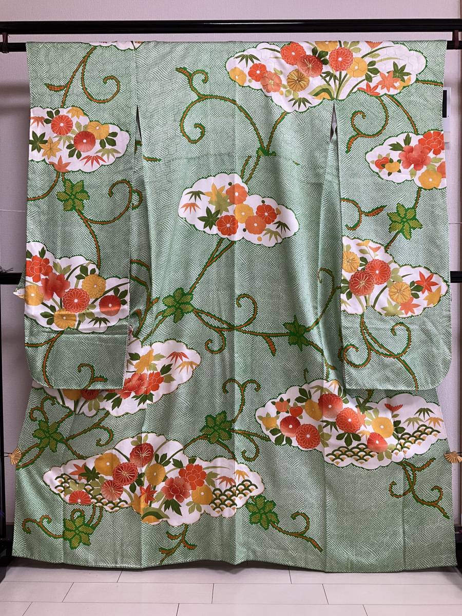 #E2150# used beautiful goods # silk # green color aperture stop manner . writing . flower pattern hand embroidery . long-sleeved kimono # height 163.64 coming-of-age ceremony wedding 