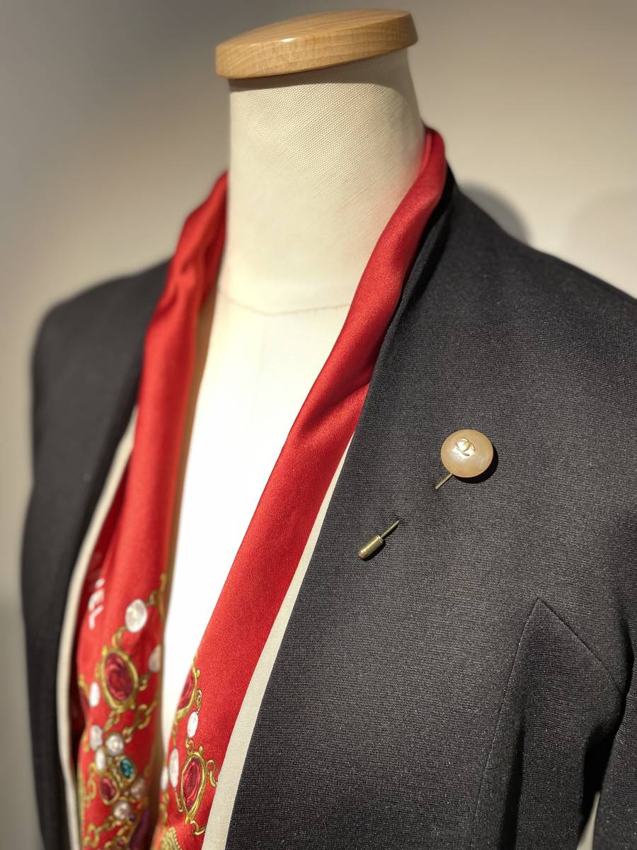 鑑定済】CHANEL シャネル スカーフ ジュエリー柄 ビジュー柄 鑑定済】CHANEL シャネル スカーフ ジュエリー柄 ビジュー柄