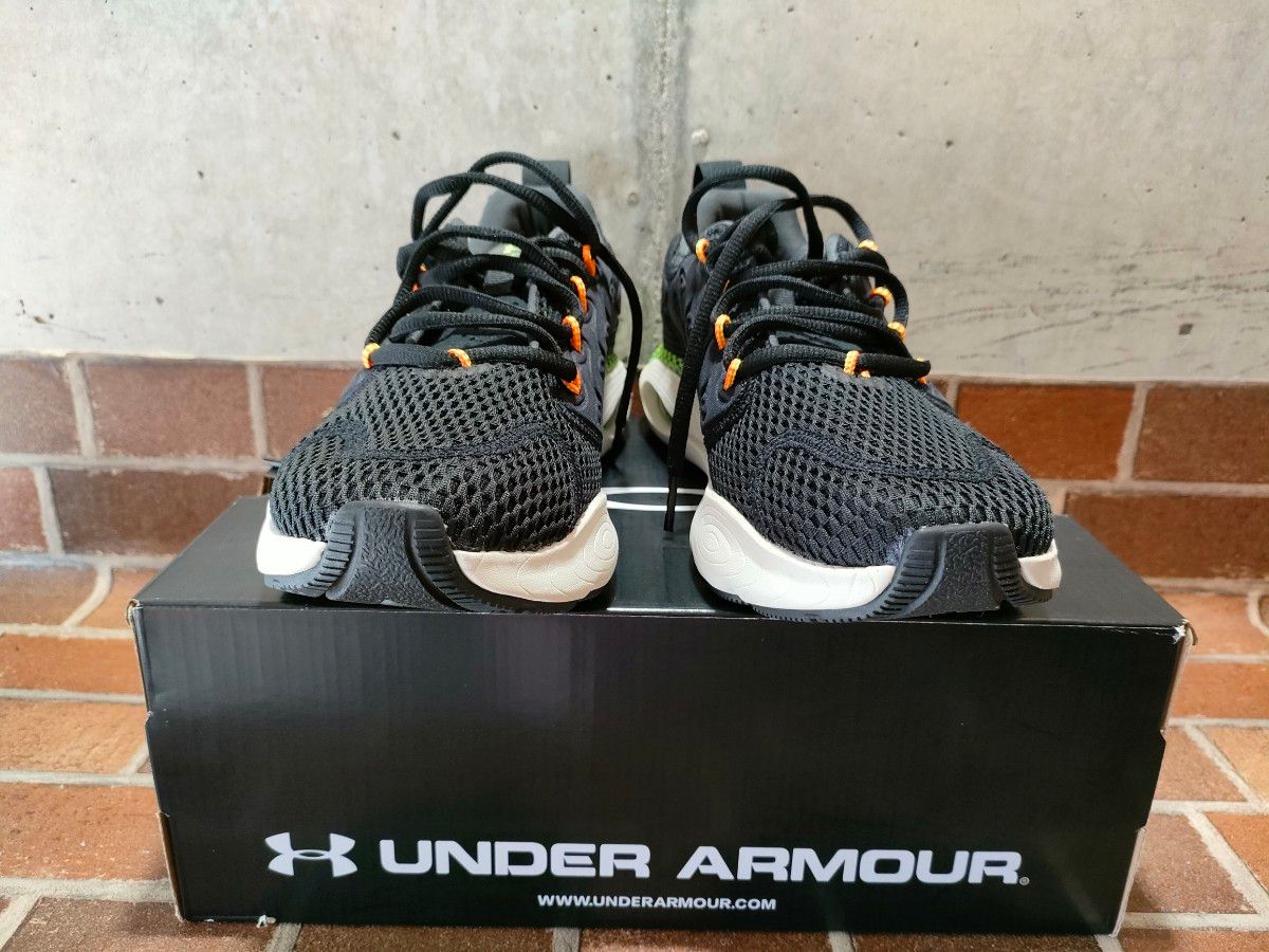  3024371-006　UNDER ARMOUR(アンダーアーマー)HOVR Revenant男性メンズスニーカー 27cm