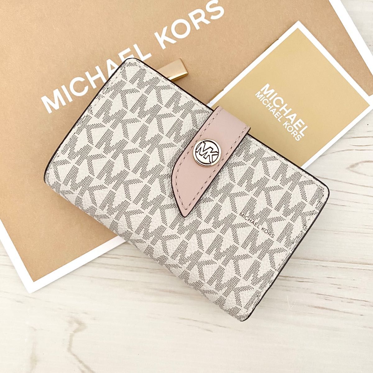 経典 《新品》MICHAEL KORS 折り財布 ホワイト シグネチャー 折り財布