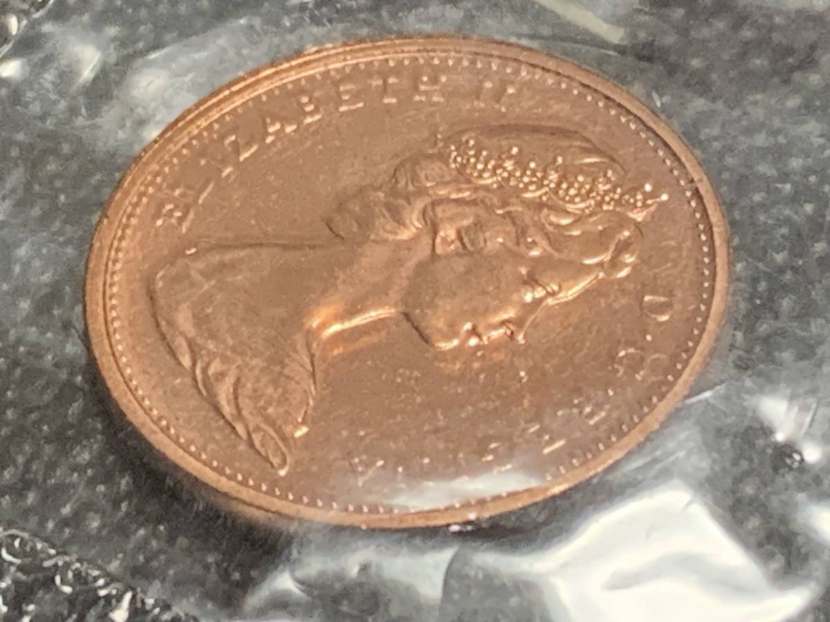 1975 カナダ 1セント硬貨 CANADA 1CENT 未開封 ミント メイプルリーフ エリザベス2世 女王陛下 世界のコイン 貨幣 造幣_画像2