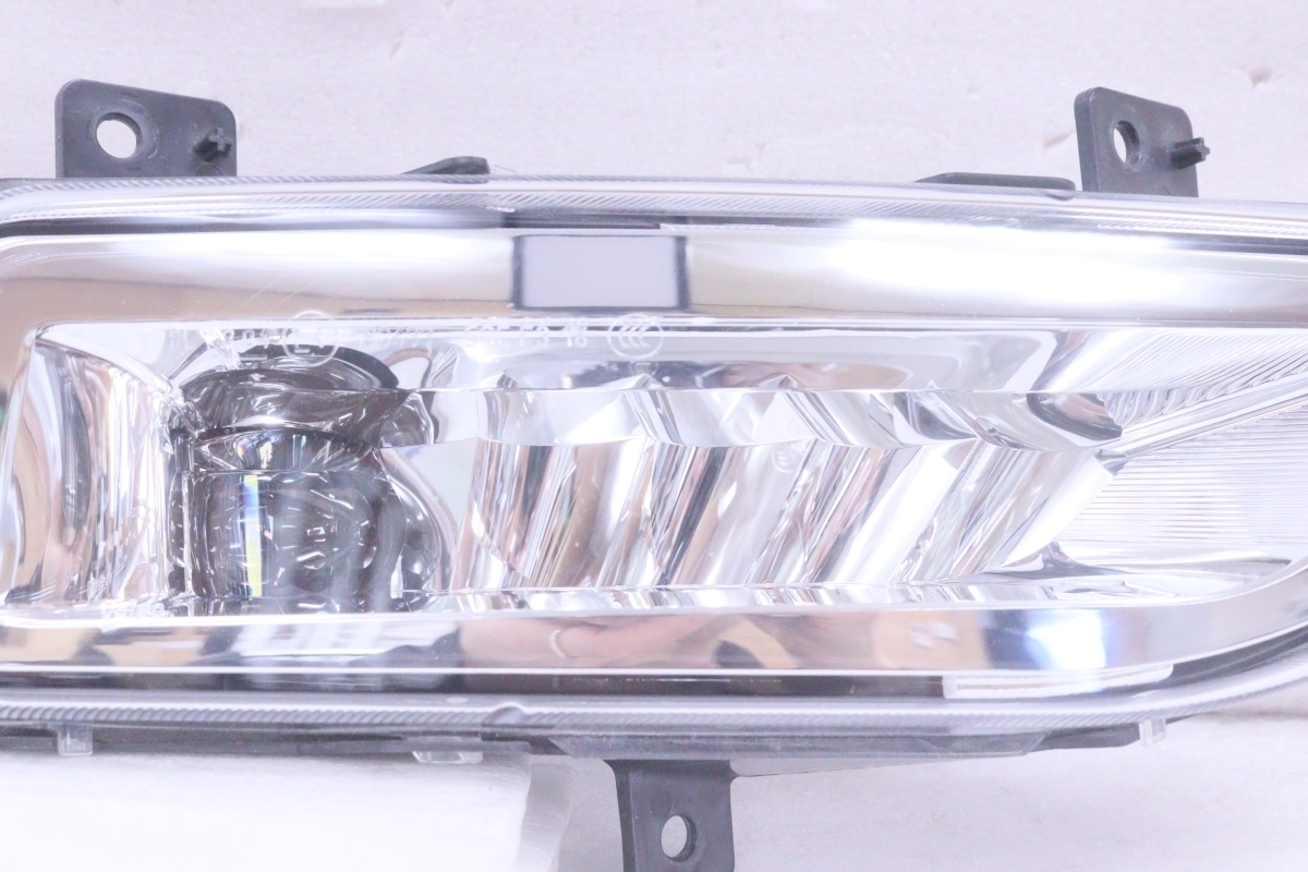 37-1573★後期 LED T32 エクストレイル★右フォグランプ valeo B6150 5YA0A ASSY L90102548 メッキ★日産 (QT)_画像2