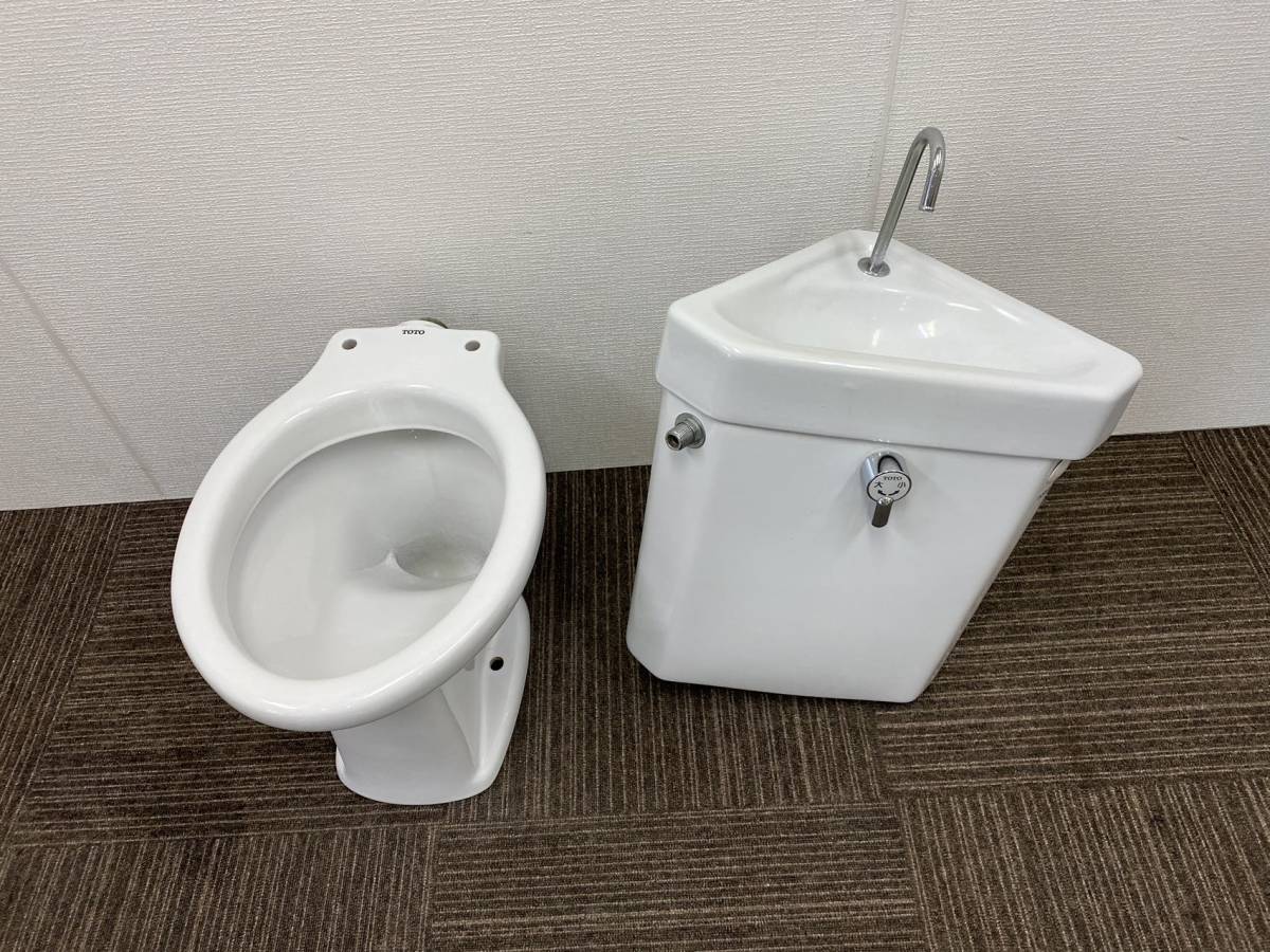 美品】TOTOトイレ便器(床下排水)☆洋式便器と三角タンク(隅付 美品】TOTOトイレ便器(床下排水)☆洋式便器と三角タンク(隅付
