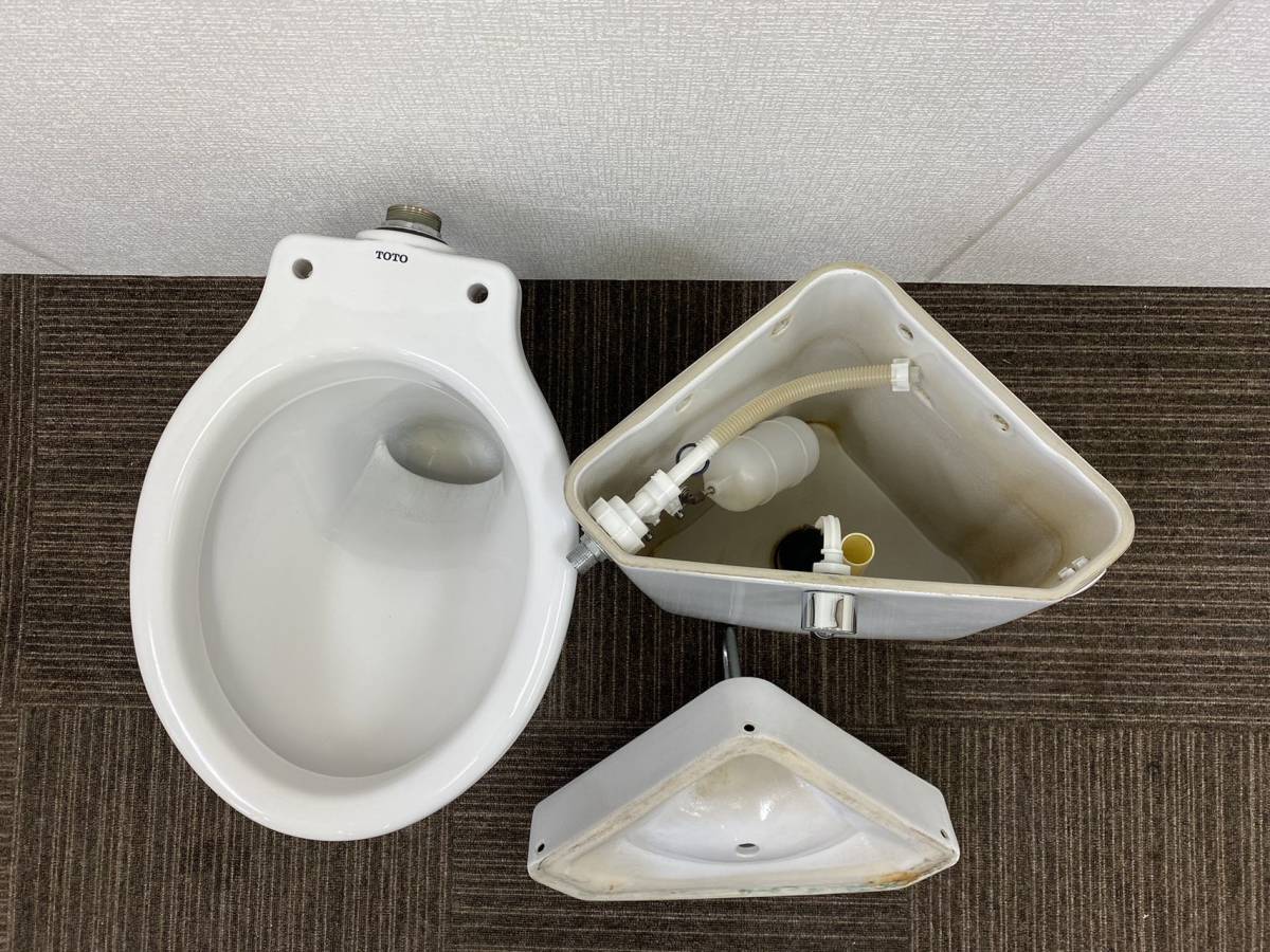美品】TOTOトイレ便器(床下排水)☆洋式便器と三角タンク(隅付 美品】TOTOトイレ便器(床下排水)☆洋式便器と三角タンク(隅付
