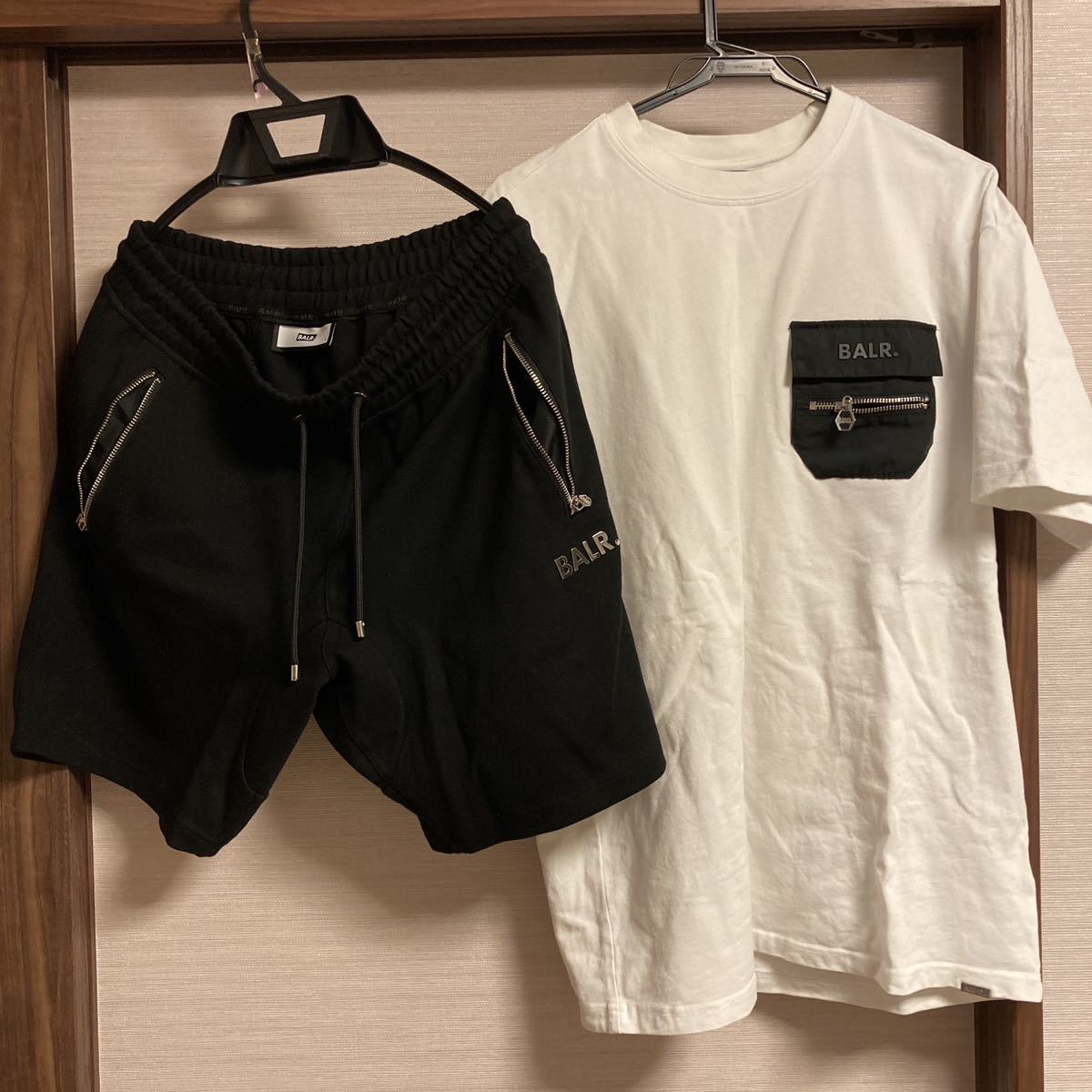 新年の贈り物 BALR. Q-SERIES上下セット セットアップ【美品】 L ショートパンツ M 半袖Tシャツ その他 新年の贈り物 BALR. Q-SERIES上下セット セットアップ【美品】 L ショートパンツ M 半袖Tシャツ その他