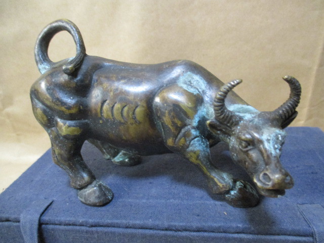 中国　漢銅器　牛　箱付き　P69-2